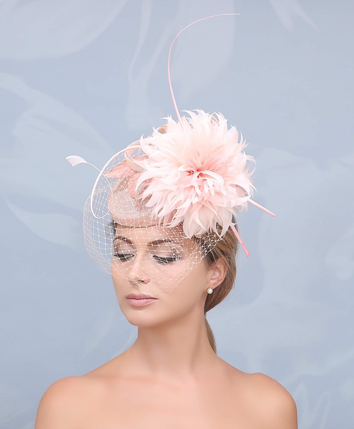Blush pink hat. Peach hat. Fascinator. Kentucky derby hat. Derby hat. Royal ascot hat. Designer hat. Wedding hat. Fashion hat. Pink fascinat