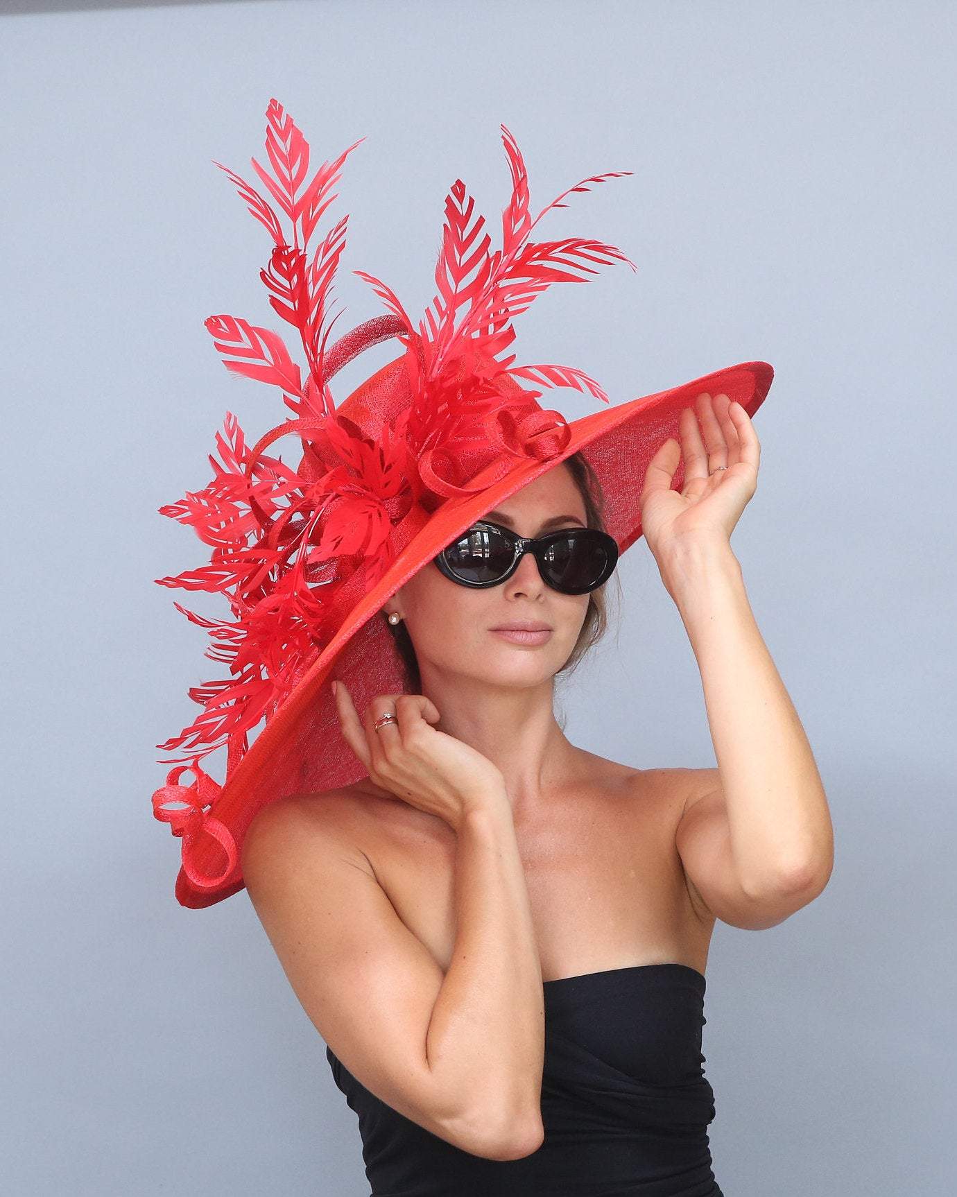 Kentucky Drbya hat, Royal Ascot hat. Derby hat. Breeder cup . Preackness. Conquer d'Elegance. Cars. Hats. Horse race. Designer hat. Red hat
