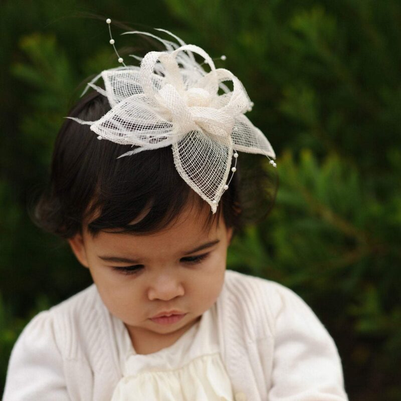 Bridal Fascinator for women or girls. Great for weddings,  parties or any other special occasions.